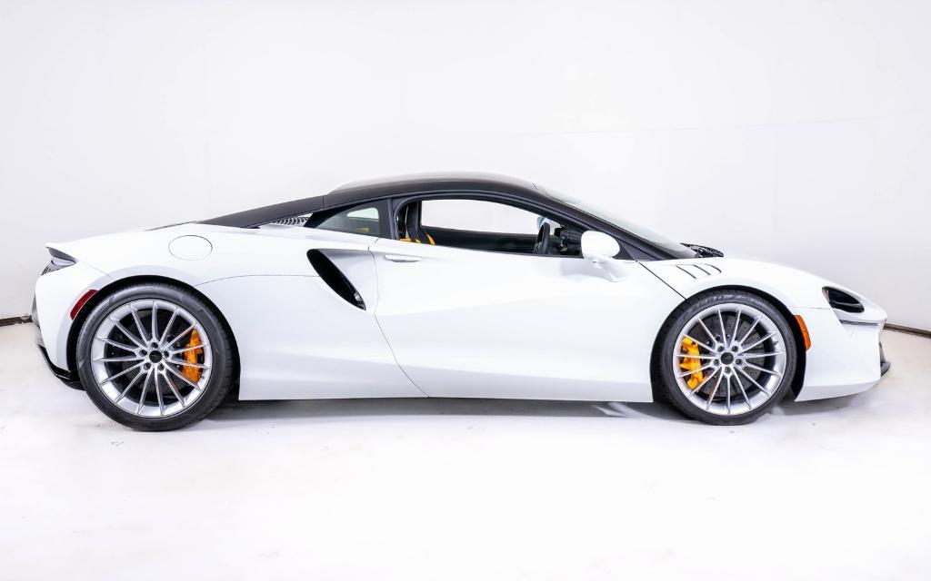 new 2026 McLaren Artura car, priced at $278,450