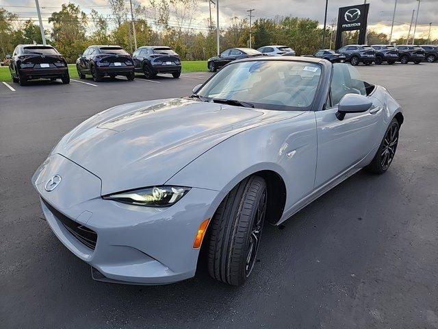 new 2024 Mazda MX-5 Miata car