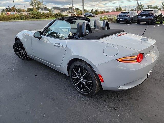 new 2024 Mazda MX-5 Miata car