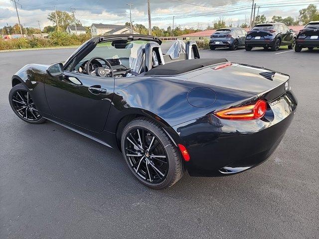 new 2024 Mazda MX-5 Miata car