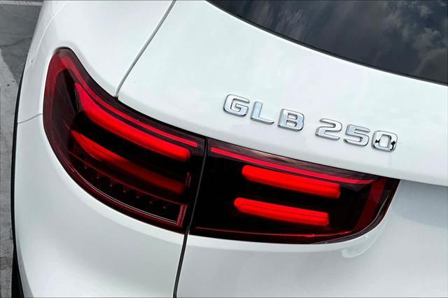 new 2024 Mercedes-Benz GLB 250 car, priced at $52,025