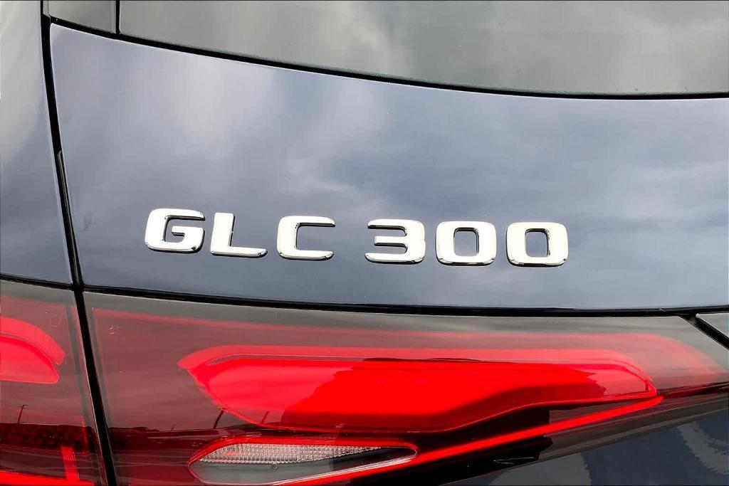 new 2024 Mercedes-Benz GLC 300 car