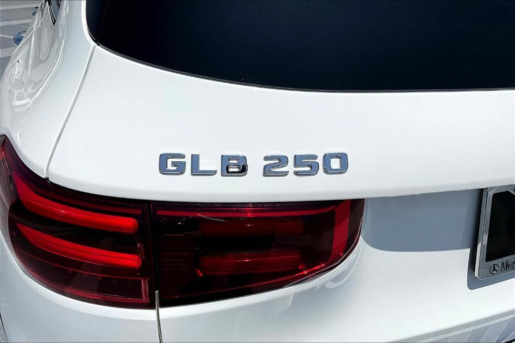 new 2024 Mercedes-Benz GLB 250 car, priced at $52,325