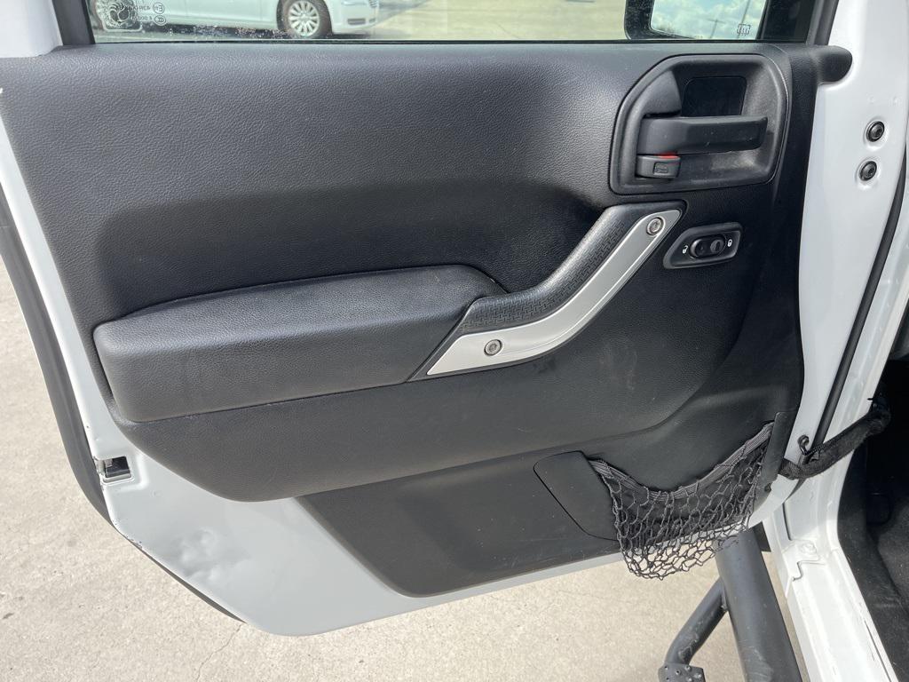 used 2015 Jeep Wrangler Unlimited car, priced at $20,534