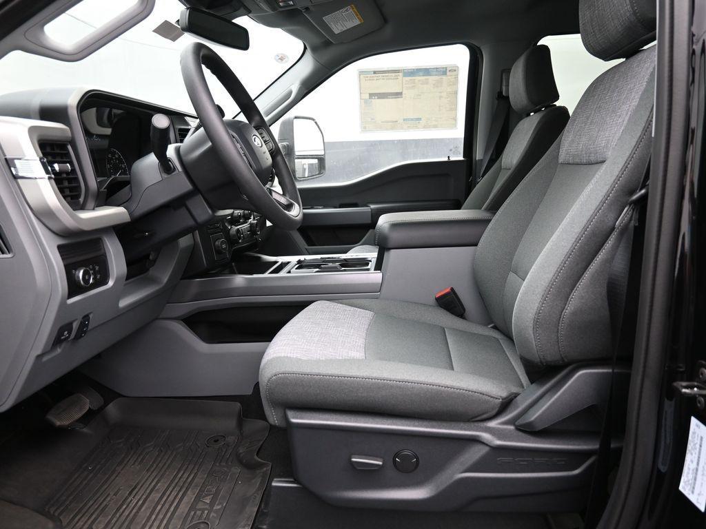 new 2025 Ford F-450 car, priced at $78,430