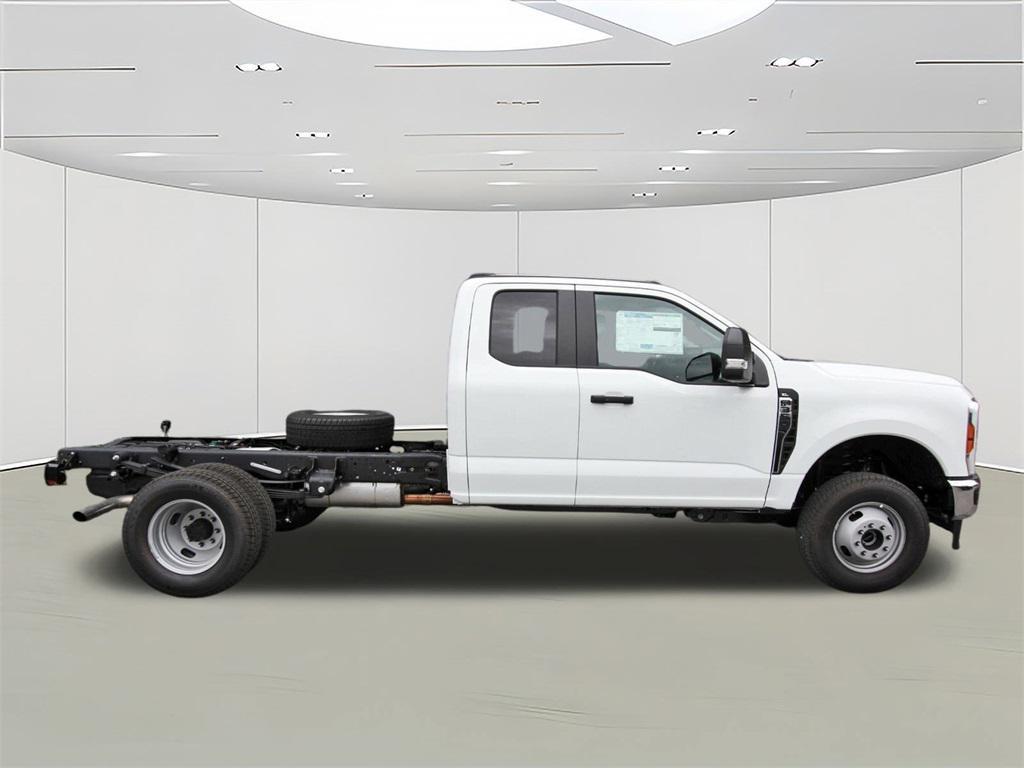 new 2025 Ford F-350 car, priced at $53,788