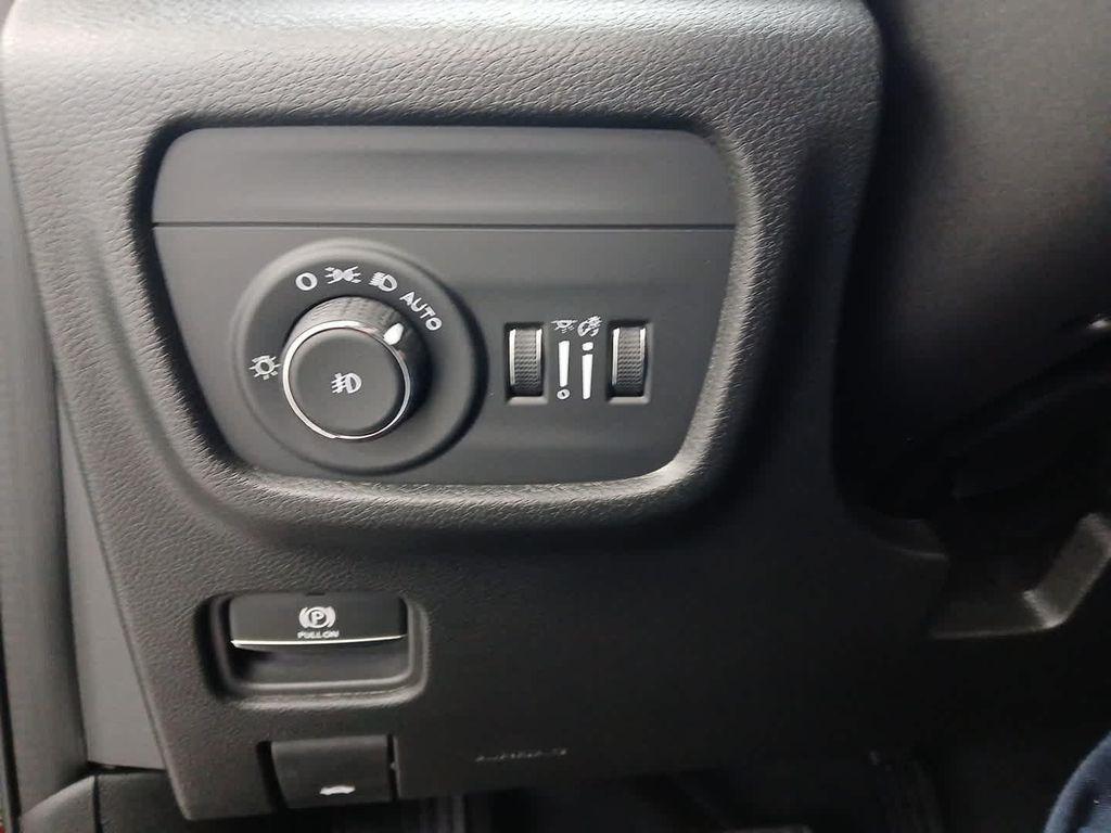 new 2025 Jeep Grand Cherokee car, priced at $47,115