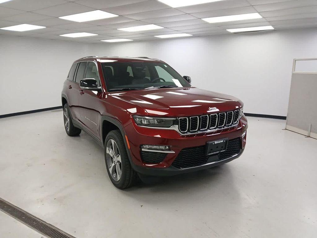 new 2025 Jeep Grand Cherokee car, priced at $47,115