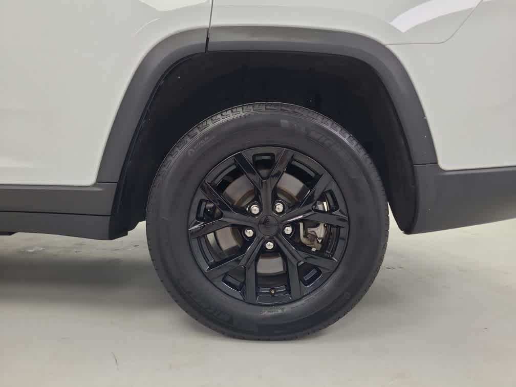 used 2024 Jeep Grand Cherokee L car, priced at $28,390