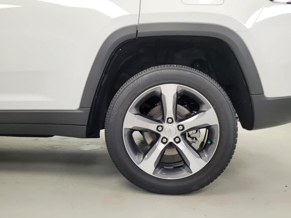 new 2025 Jeep Grand Cherokee car, priced at $48,040