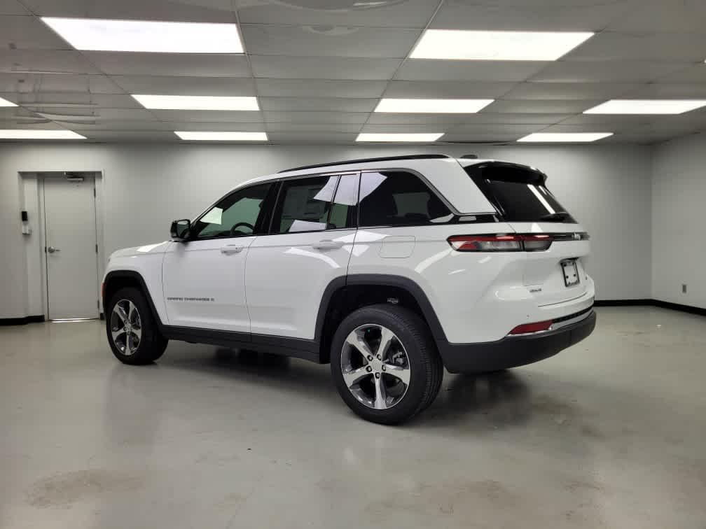 new 2025 Jeep Grand Cherokee car, priced at $48,040