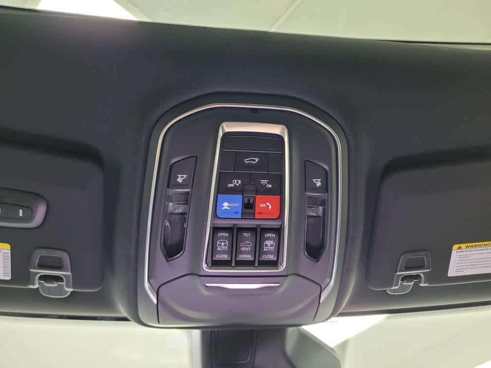 new 2025 Jeep Grand Cherokee car, priced at $48,040