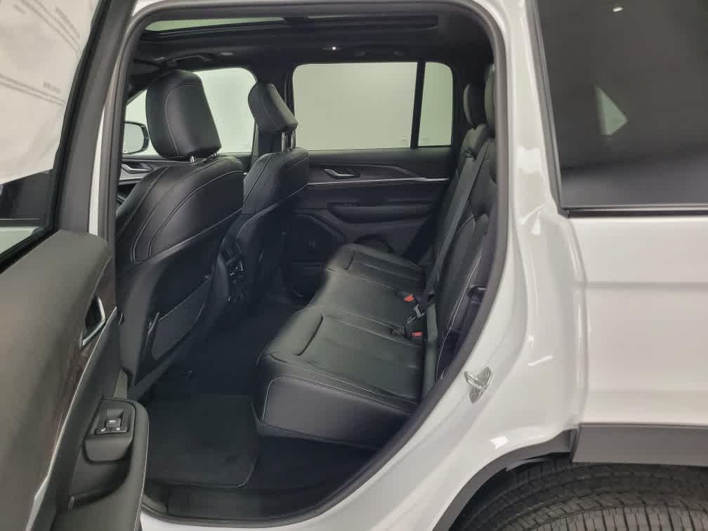 new 2025 Jeep Grand Cherokee car, priced at $48,040