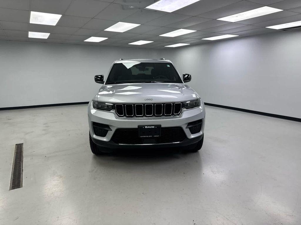 new 2025 Jeep Grand Cherokee car, priced at $39,420