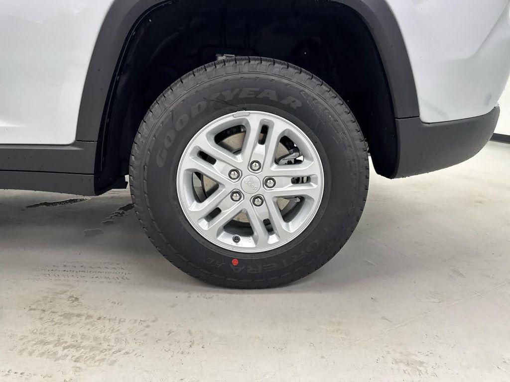 new 2025 Jeep Grand Cherokee car, priced at $39,420