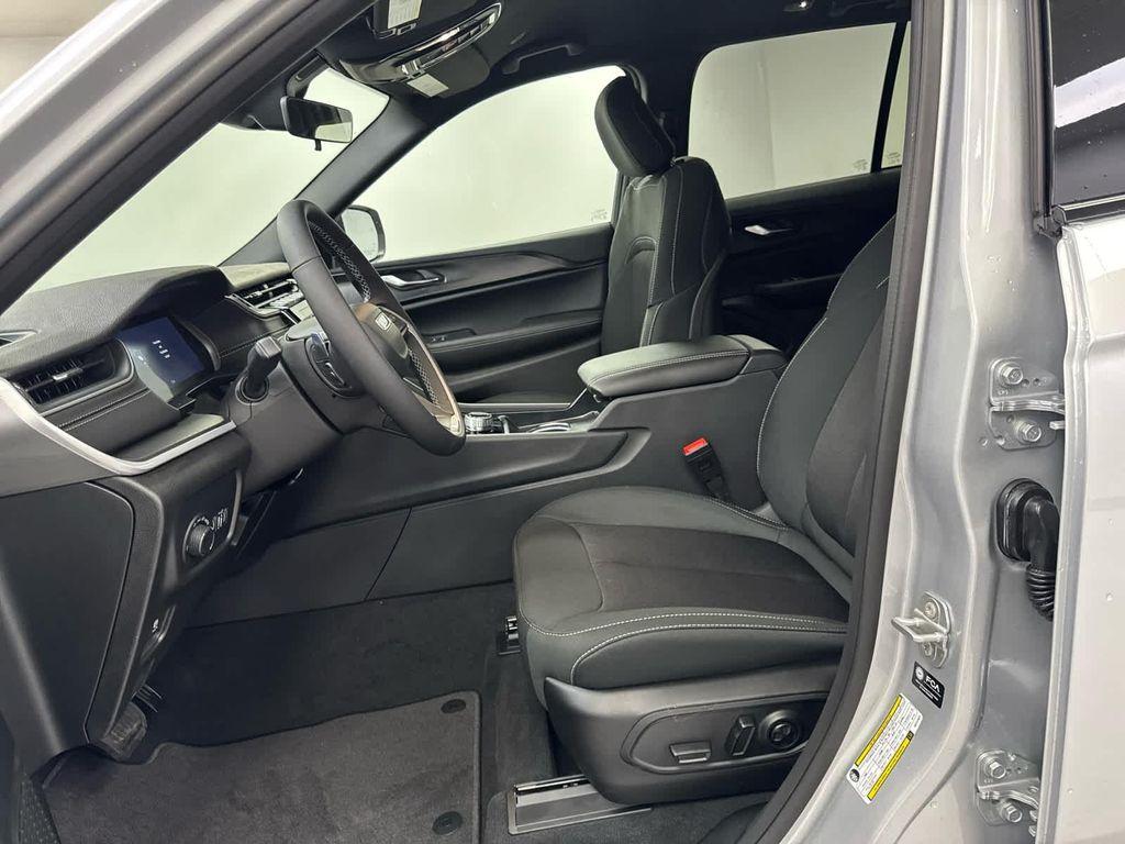 new 2025 Jeep Grand Cherokee car, priced at $39,420