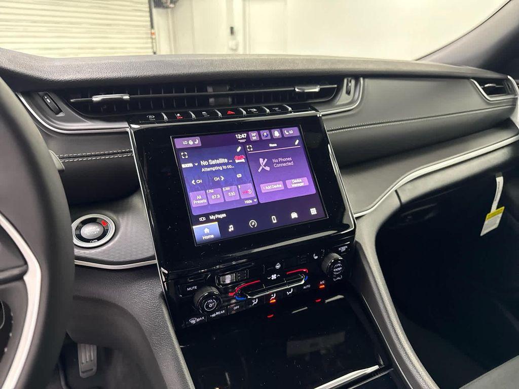 new 2025 Jeep Grand Cherokee car, priced at $39,420