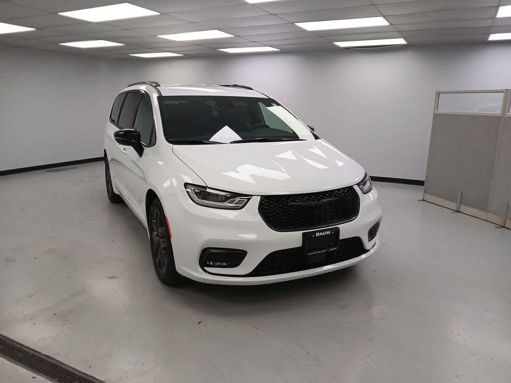 new 2026 Chrysler Pacifica car, priced at $45,110