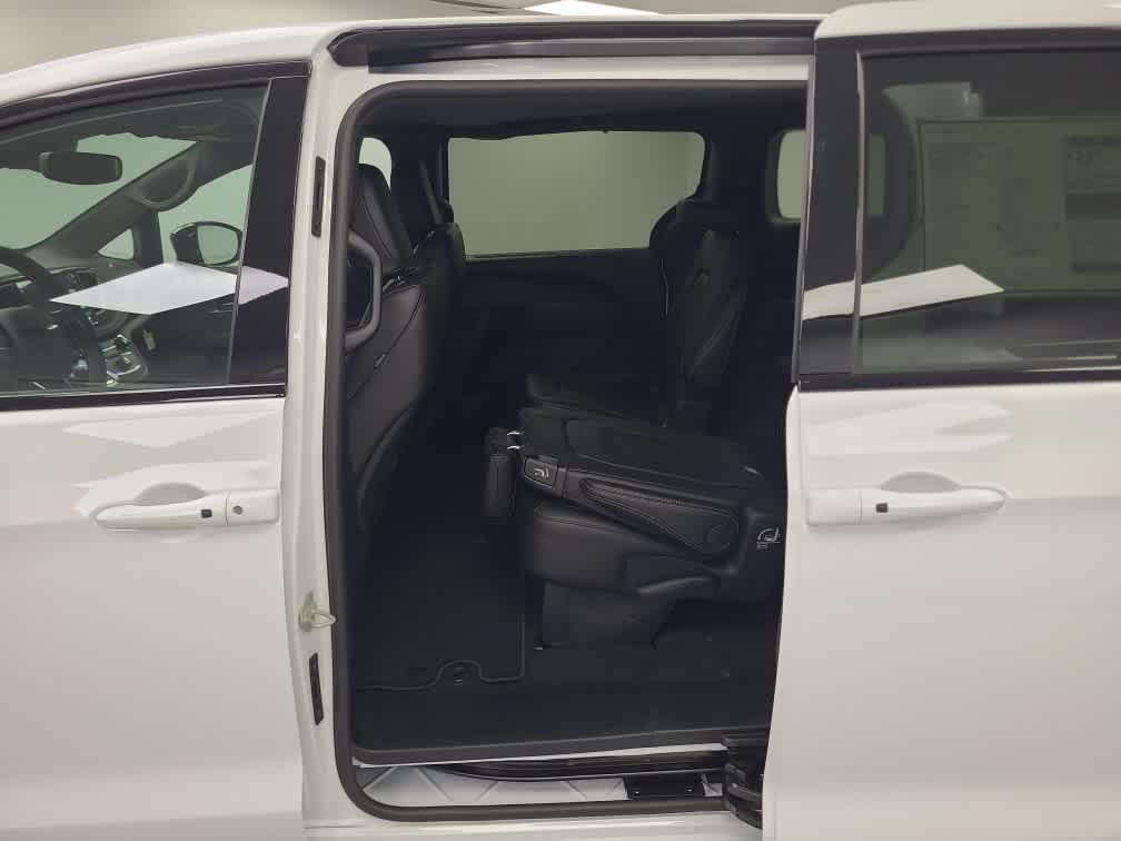 new 2026 Chrysler Pacifica car, priced at $46,185