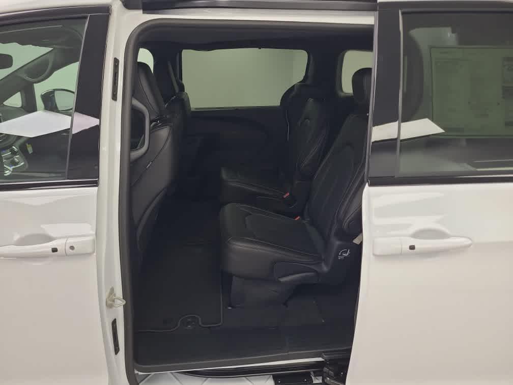 new 2026 Chrysler Pacifica car, priced at $46,185