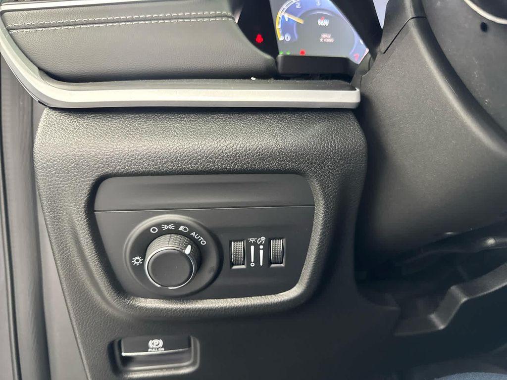 new 2025 Jeep Grand Cherokee car, priced at $40,170