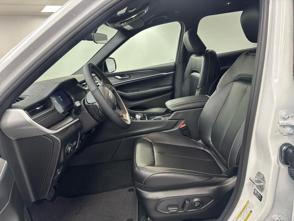 new 2025 Jeep Grand Cherokee L car, priced at $44,900