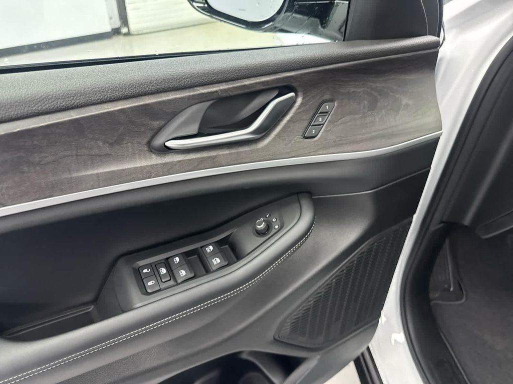 new 2025 Jeep Grand Cherokee L car, priced at $44,900