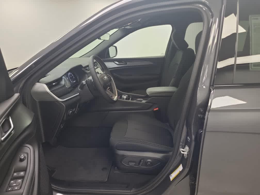 new 2025 Jeep Grand Cherokee car, priced at $39,420