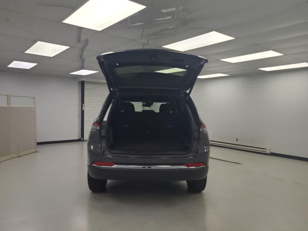 new 2025 Jeep Grand Cherokee car, priced at $39,420