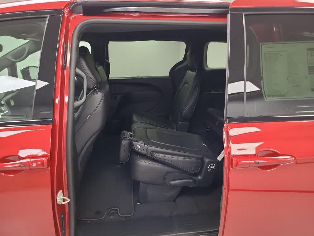 new 2026 Chrysler Pacifica car, priced at $44,785