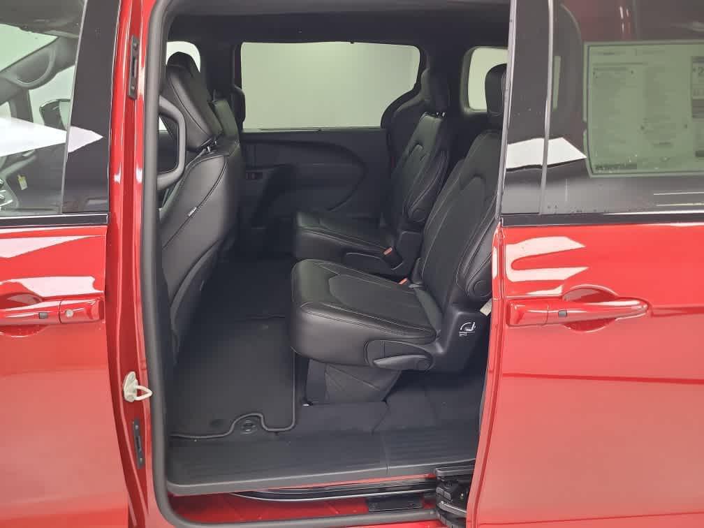 new 2026 Chrysler Pacifica car, priced at $44,785