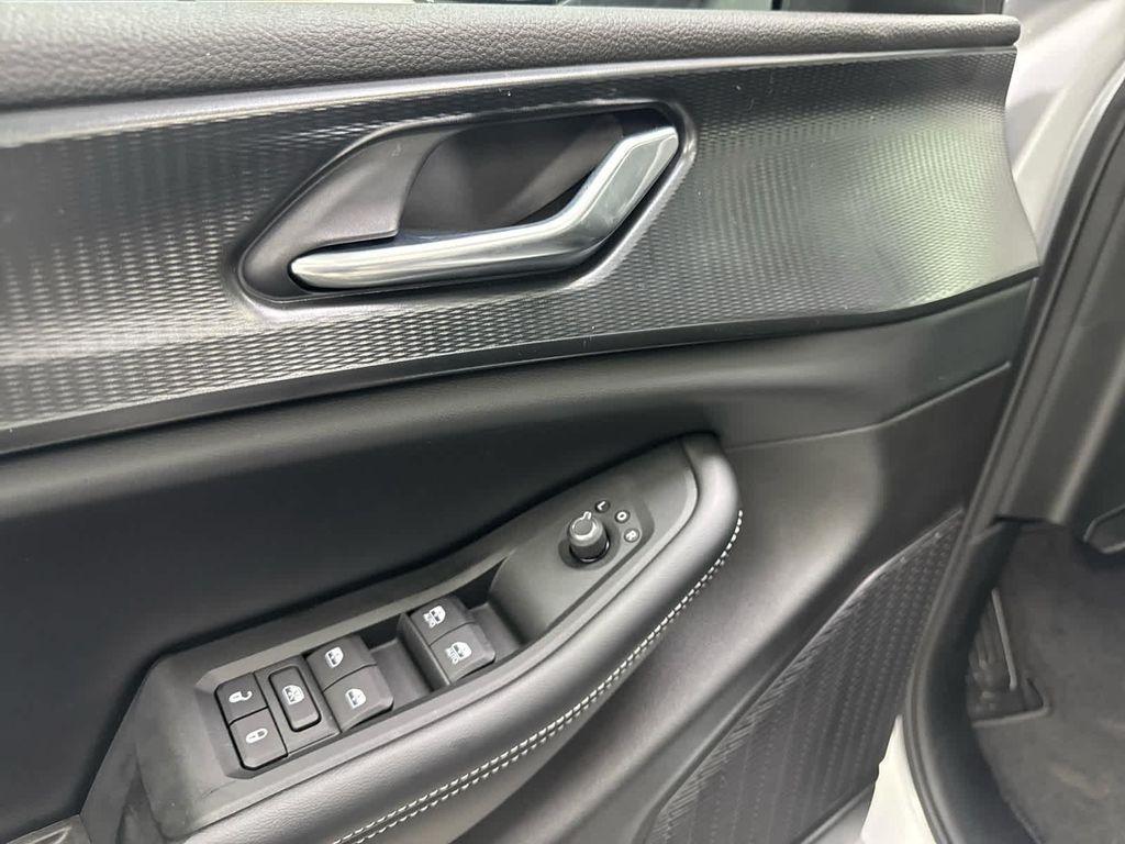 new 2025 Jeep Grand Cherokee car, priced at $40,170