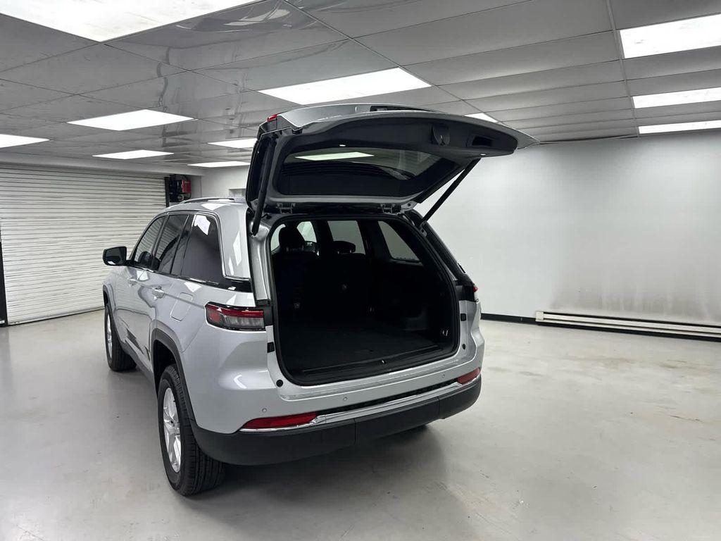 new 2025 Jeep Grand Cherokee car, priced at $40,170