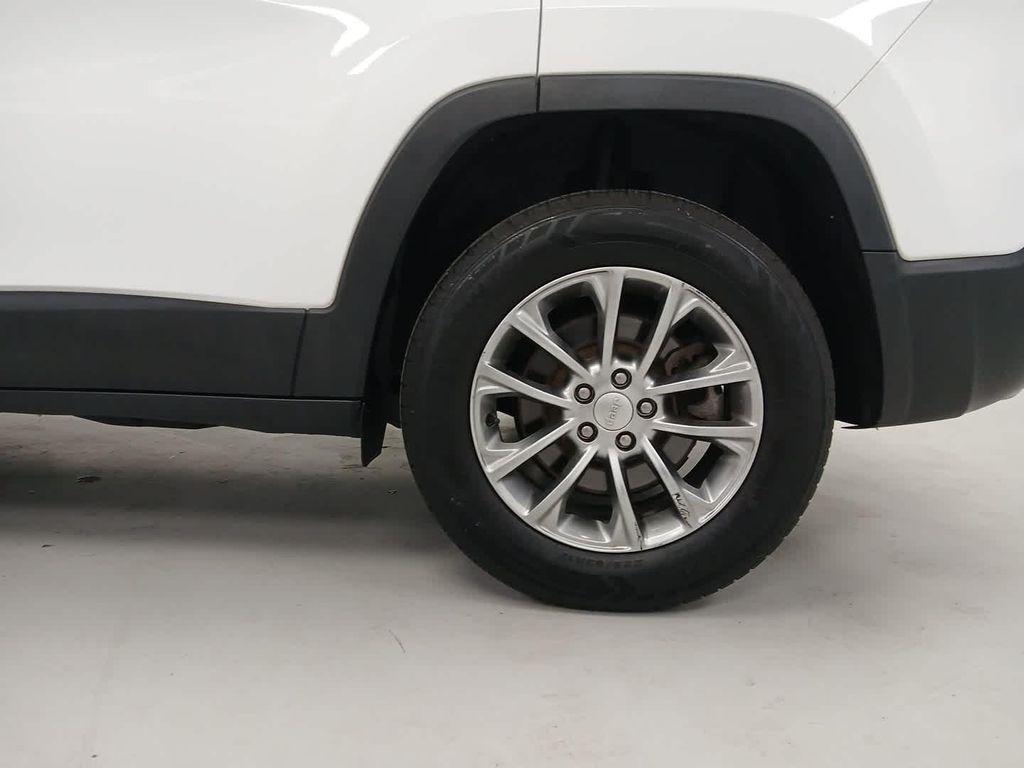 used 2021 Jeep Cherokee car, priced at $17,990