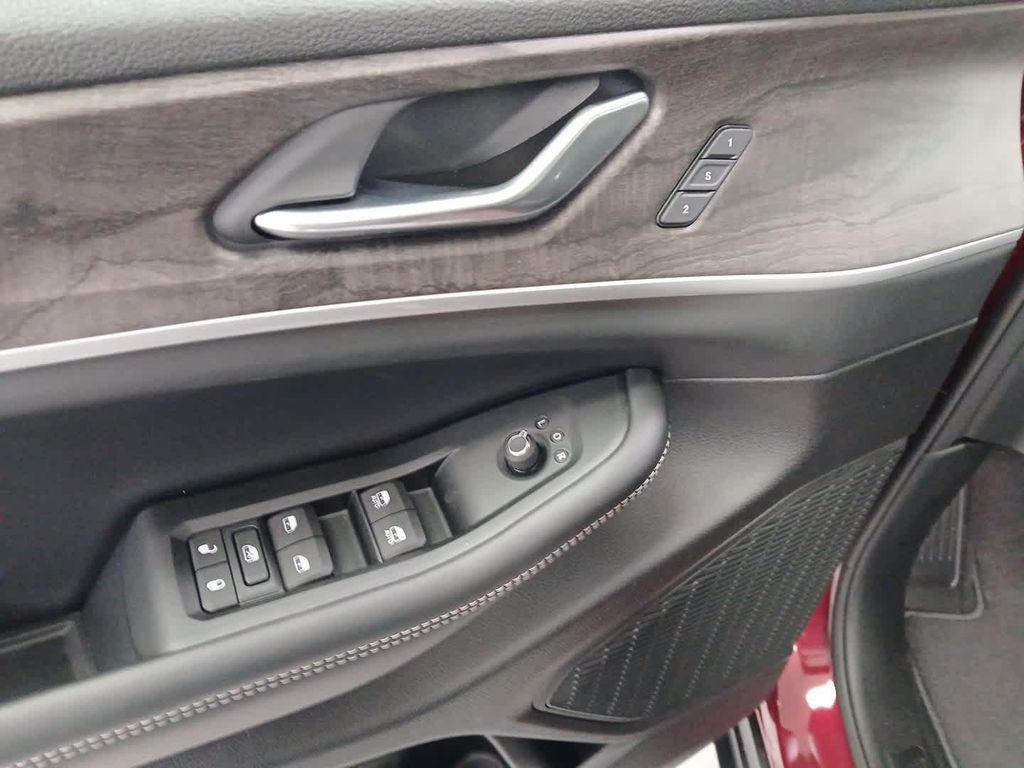 new 2025 Jeep Grand Cherokee car, priced at $49,735