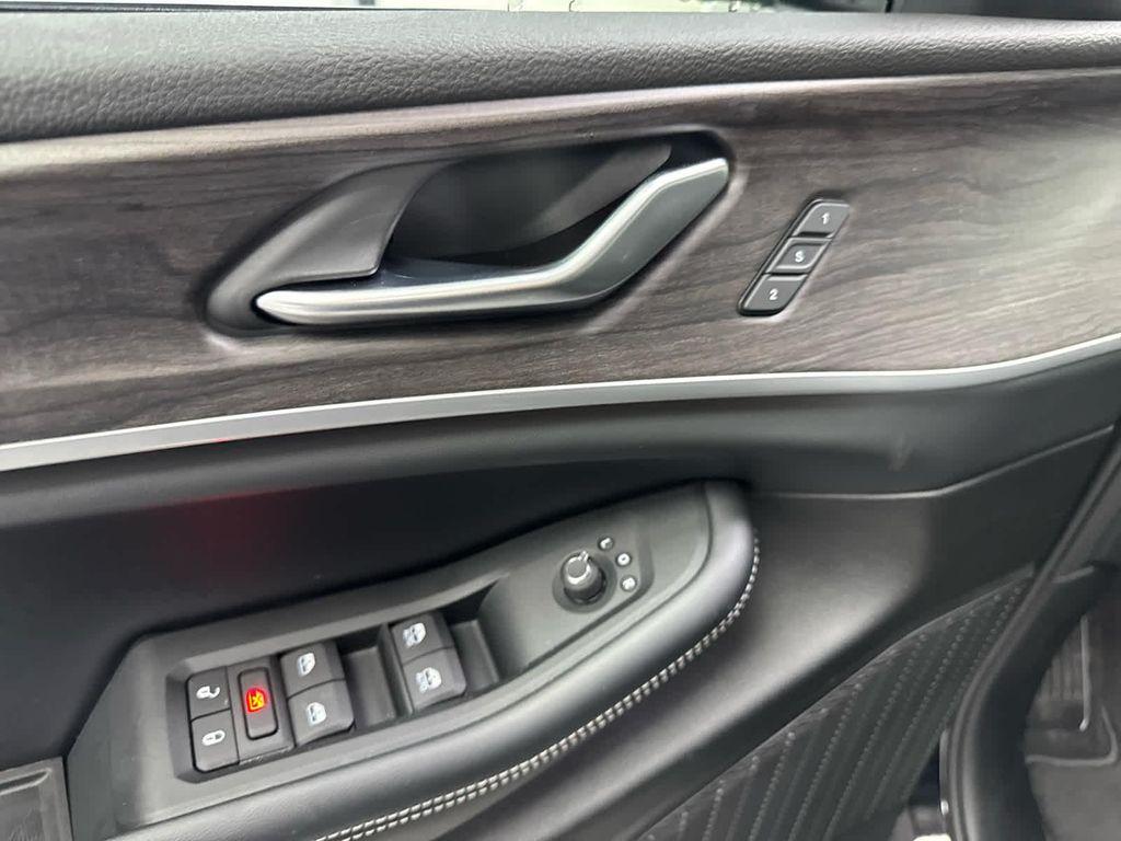 new 2025 Jeep Grand Cherokee L car, priced at $45,495