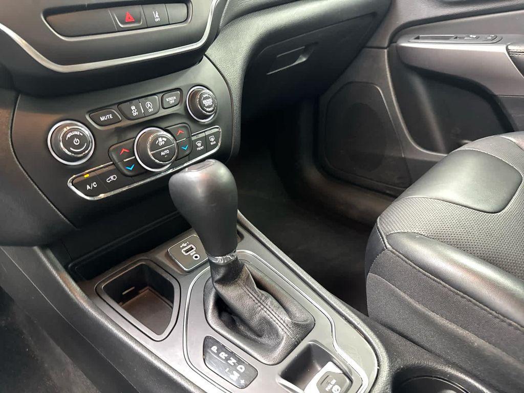 used 2022 Jeep Cherokee car, priced at $21,290