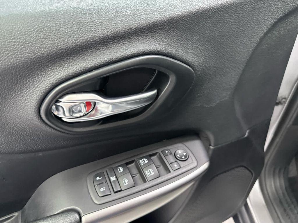 used 2022 Jeep Cherokee car, priced at $21,290