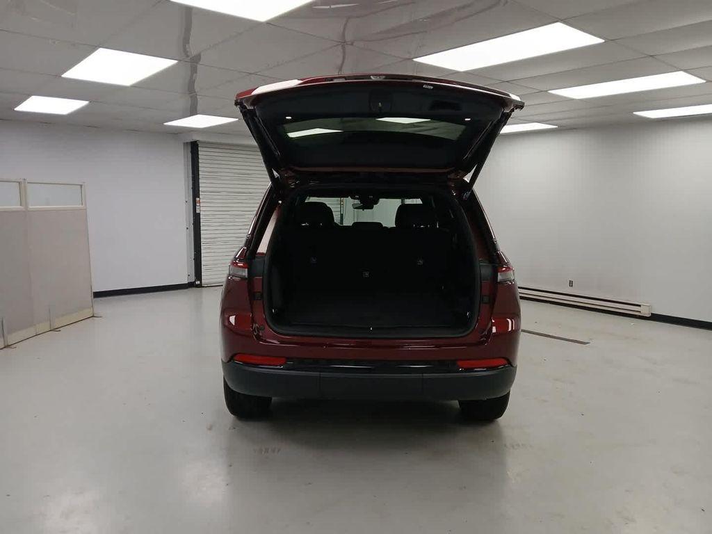 new 2025 Jeep Grand Cherokee car, priced at $42,730