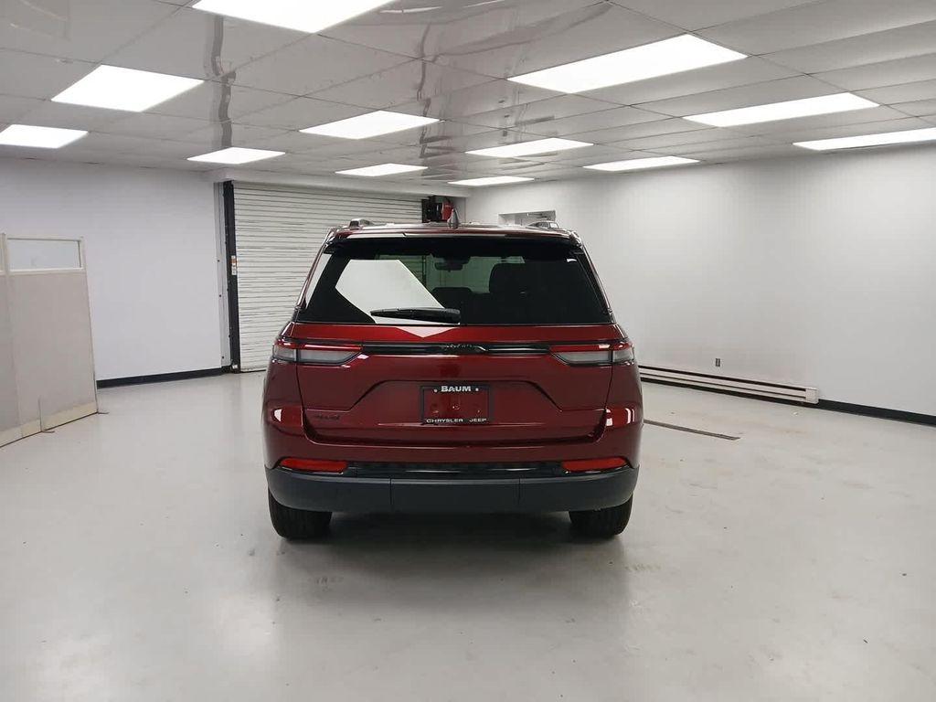 new 2025 Jeep Grand Cherokee car, priced at $42,730