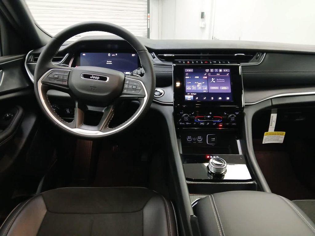 new 2025 Jeep Grand Cherokee car, priced at $42,730