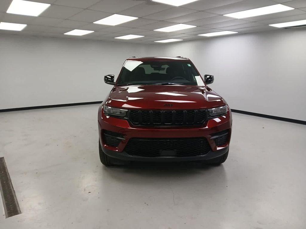 new 2025 Jeep Grand Cherokee car, priced at $42,730