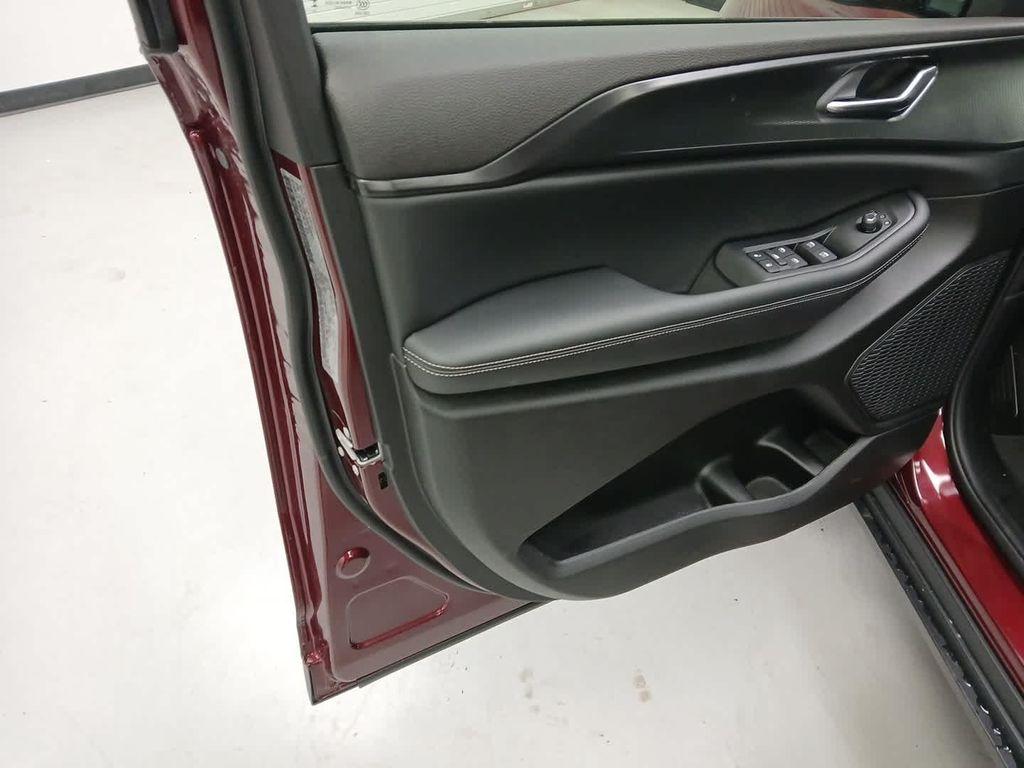 new 2025 Jeep Grand Cherokee car, priced at $42,730