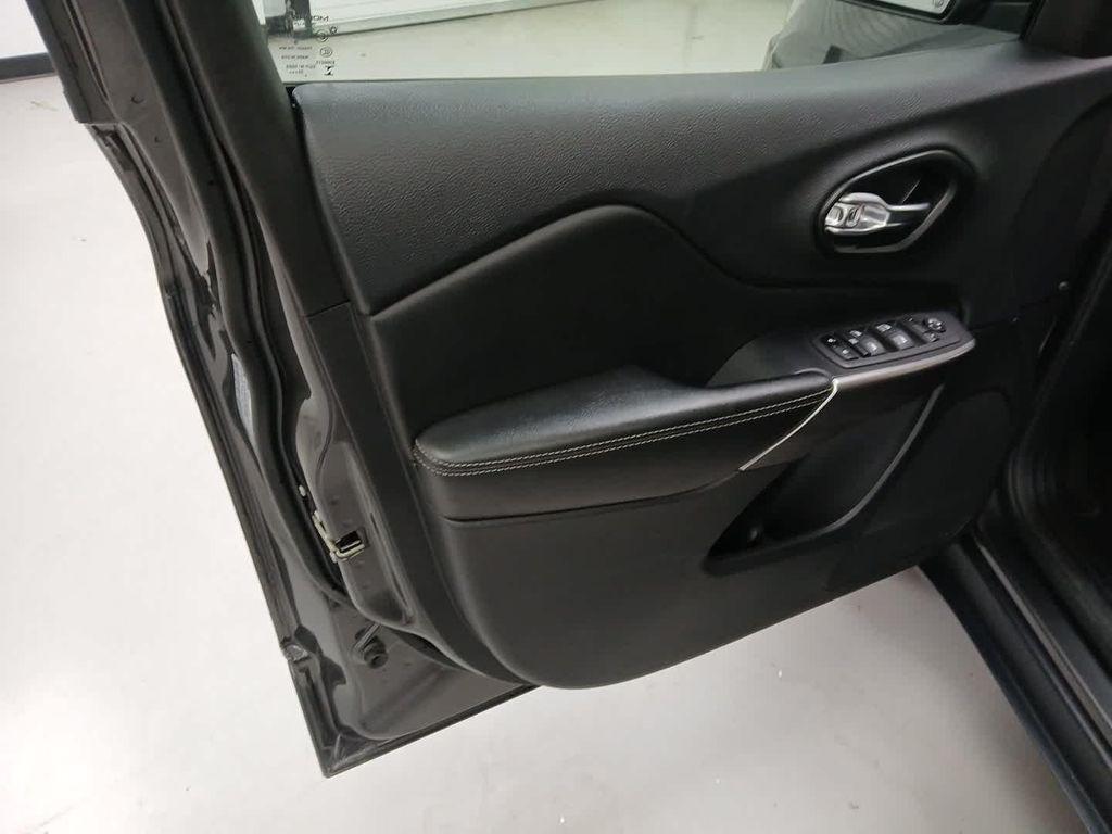 used 2022 Jeep Cherokee car, priced at $22,490