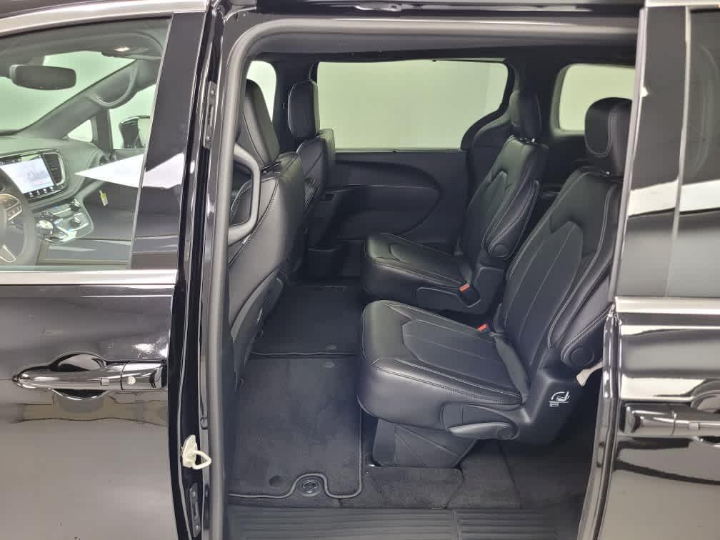 new 2025 Chrysler Pacifica car, priced at $41,225