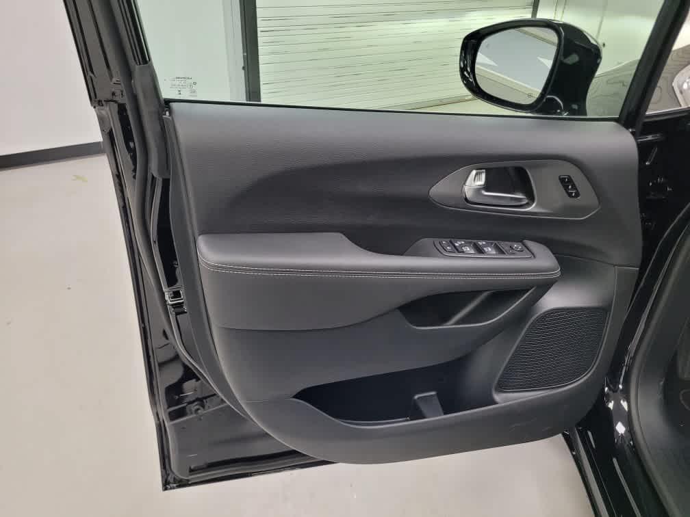 new 2025 Chrysler Pacifica car, priced at $41,225
