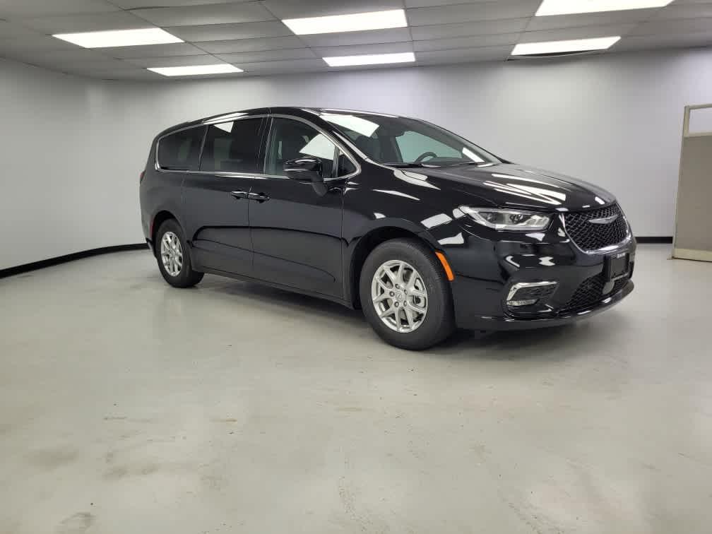 new 2025 Chrysler Pacifica car, priced at $41,225