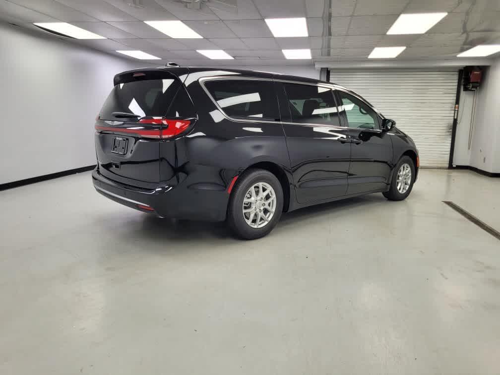 new 2025 Chrysler Pacifica car, priced at $41,225