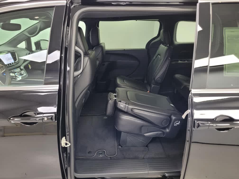 new 2025 Chrysler Pacifica car, priced at $41,225