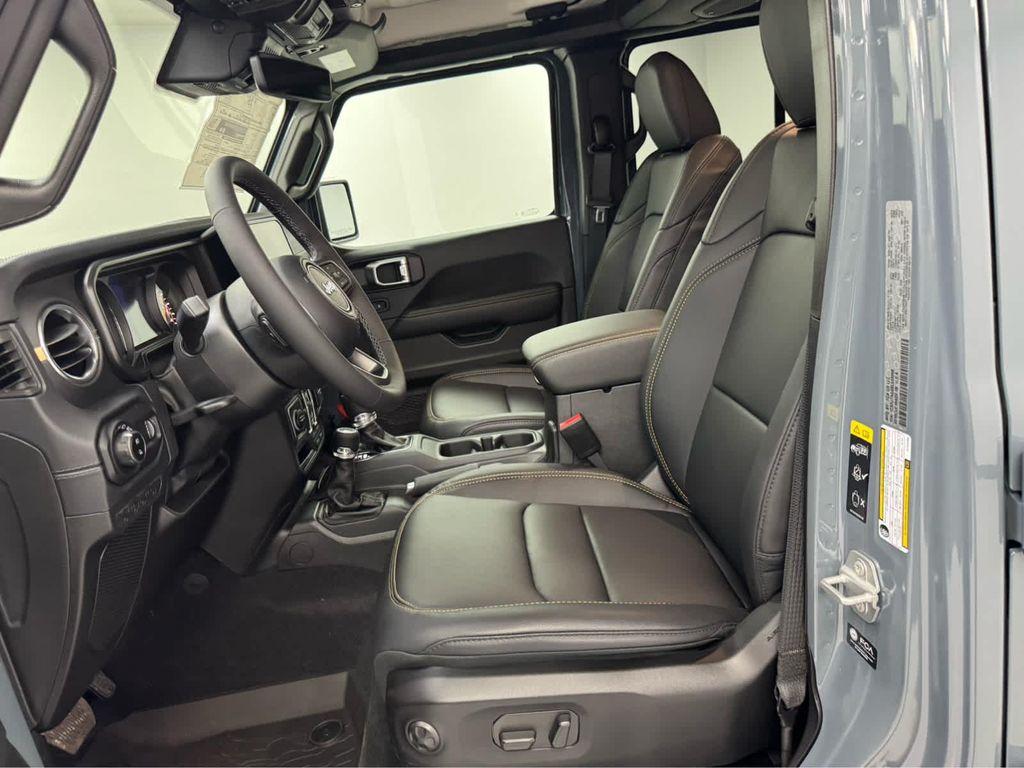 new 2025 Jeep Gladiator car, priced at $48,095